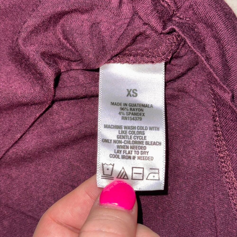 Aeropostale Seriously Soft Burgundy Maroon Short Sleeve V-Neck Shirt; SIZE XS - Picture 5 of 6